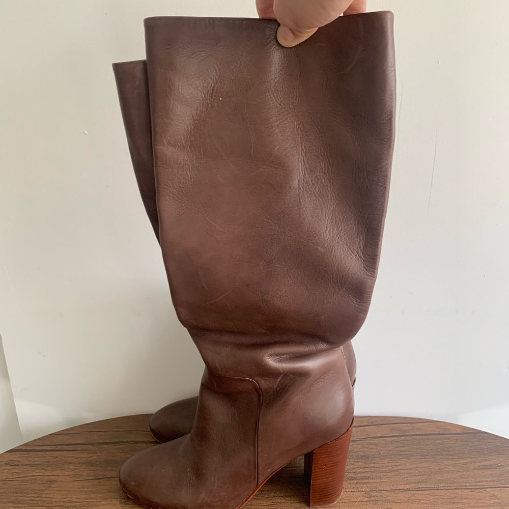 Brown lands end boots. Good used condition. Size 8.5.
